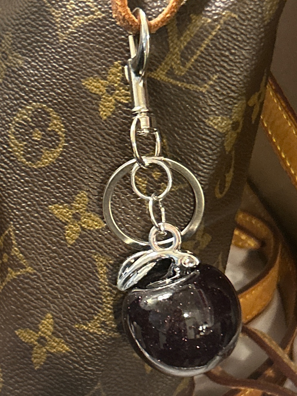 🍎 NEW Apple Bag Charm/ Keychain Sparkly Black & Silver Glitter Enamel